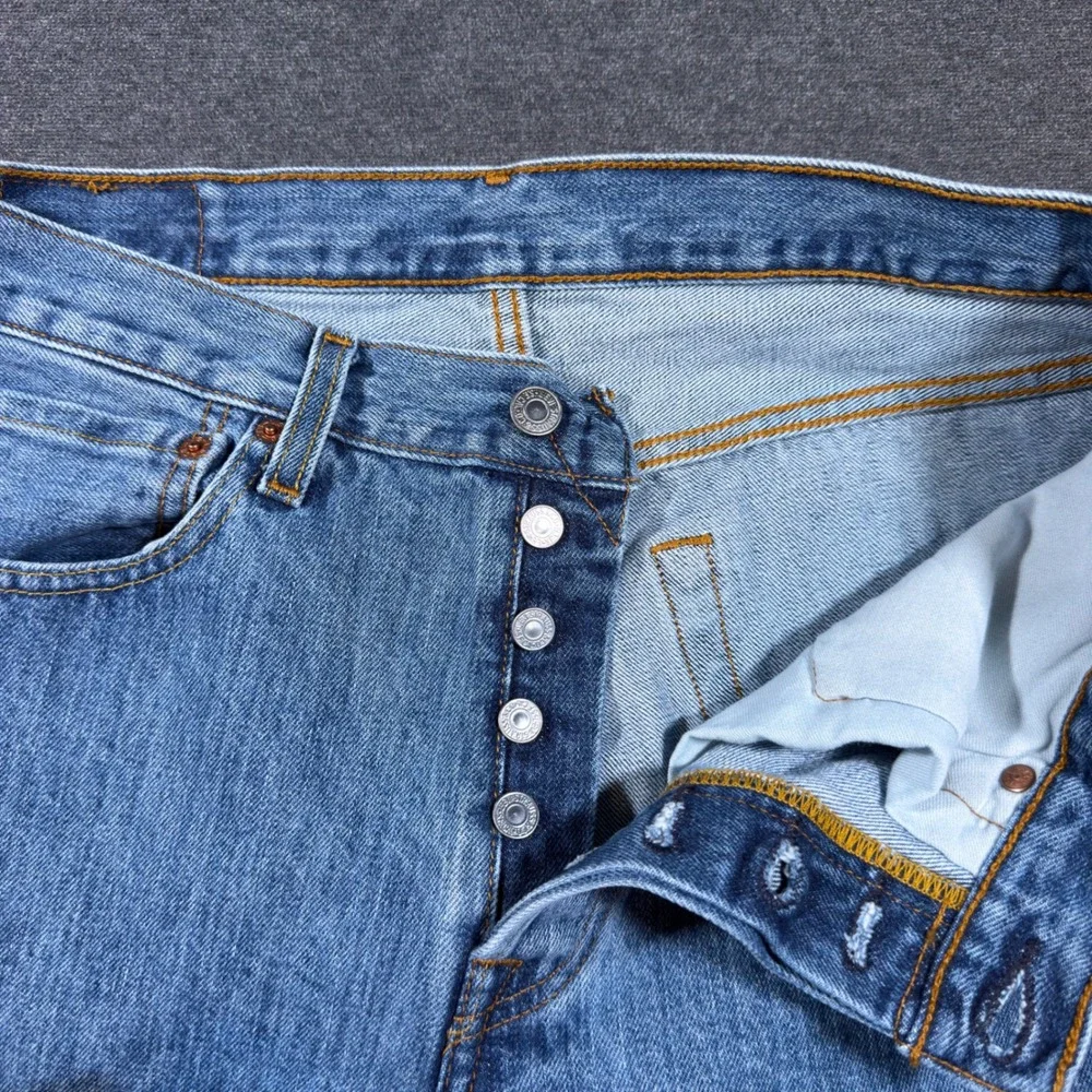 Levi's 501 Original Fit Jeans Men 31x32 Blue Straight Leg Button Fly Denim